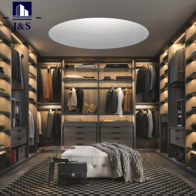 نکات نگهداری لباس در Walk in Closet